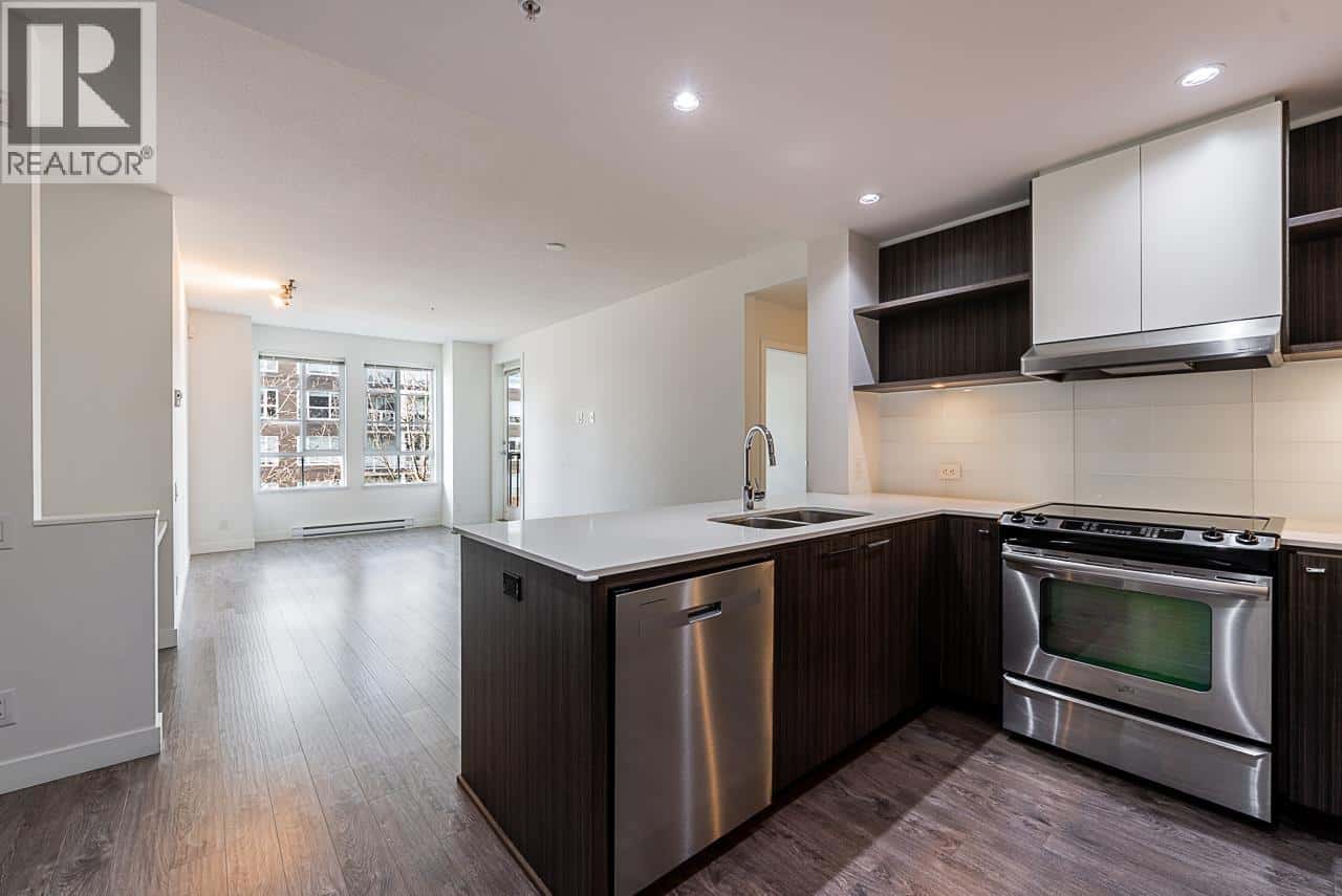 303 545 FOSTER AVENUE — Coquitlam, British Columbia - Photo 4 of 30