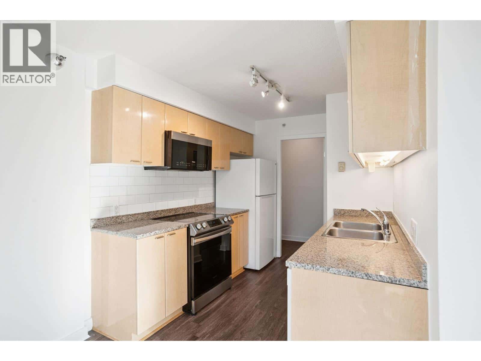 508 1200 W GEORGIA STREET — Vancouver, British Columbia - Photo 5 of 22