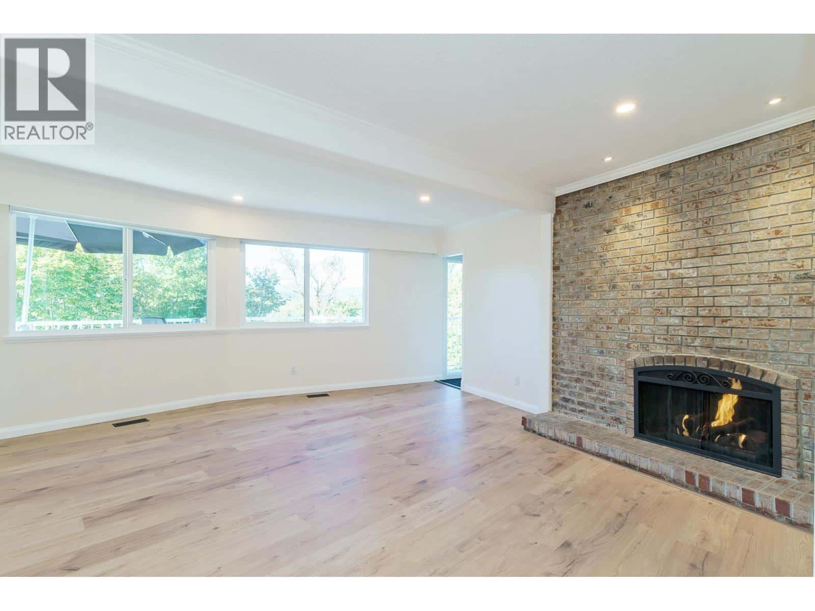 1496 MARY HILL LANE — Port Coquitlam, British Columbia - Photo 4 of 36