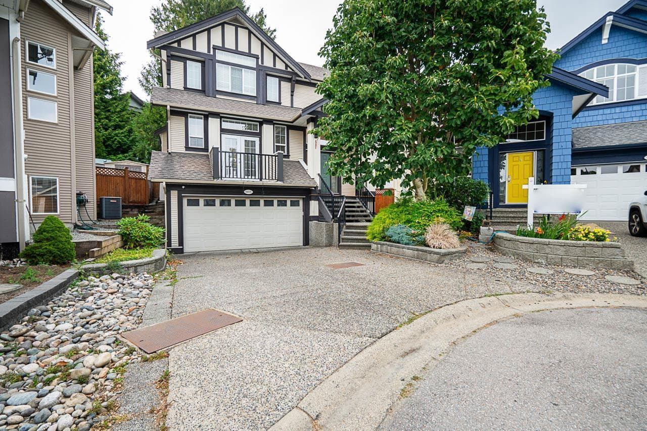 6075 165A STREET — Surrey, British Columbia - Main photo
