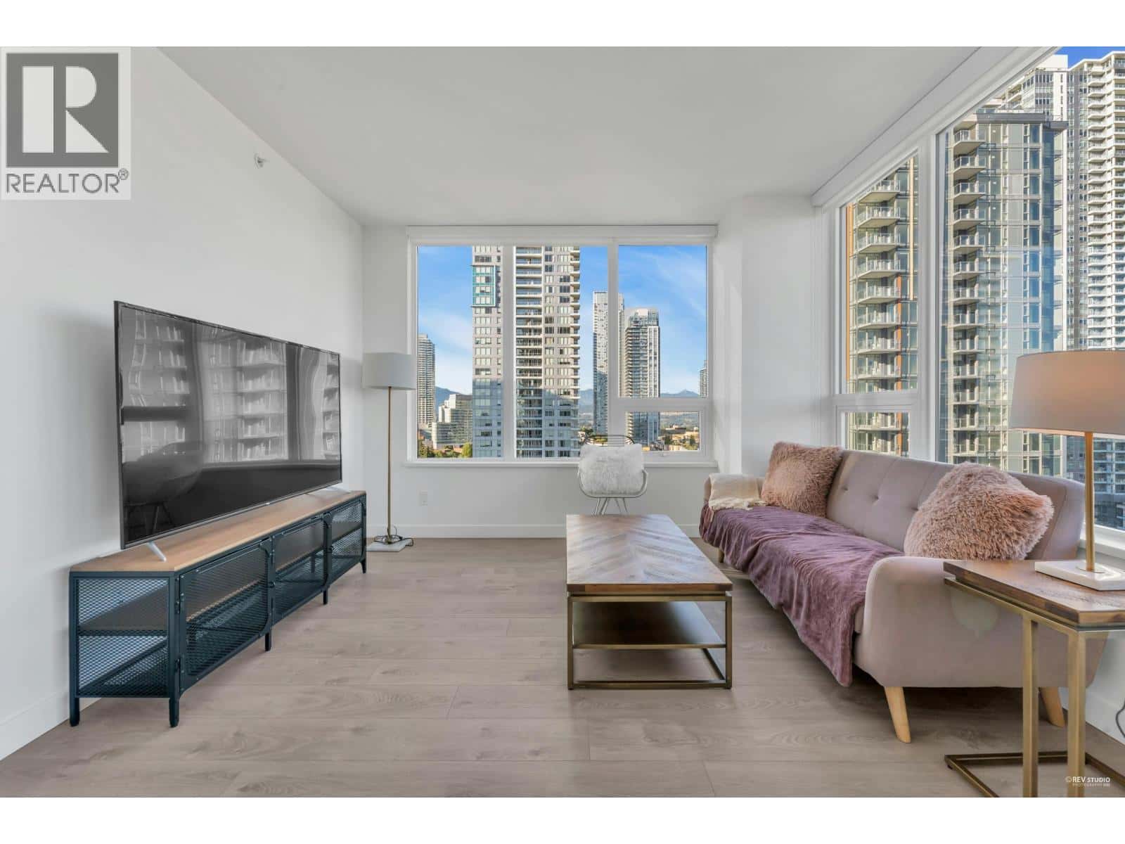 1502 6463 SILVER AVENUE — Burnaby, British Columbia - Photo 3 of 33