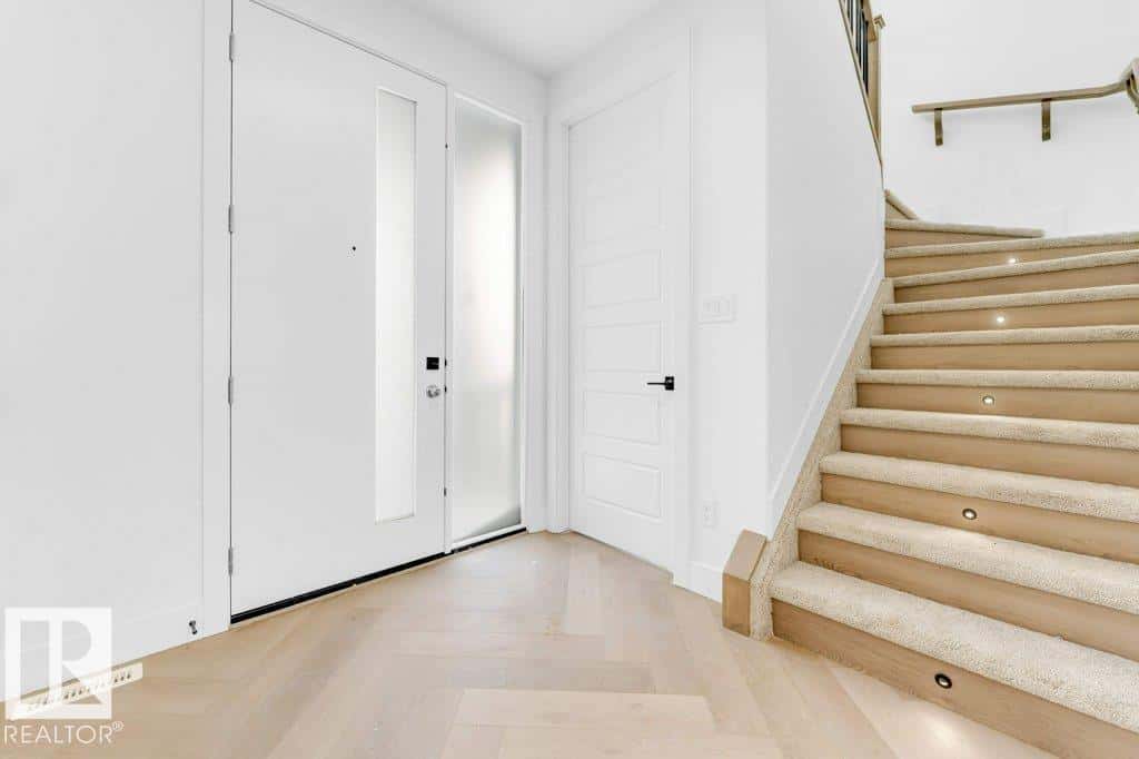 16840 33 AV SW — Edmonton, Alberta - Photo 3 of 48