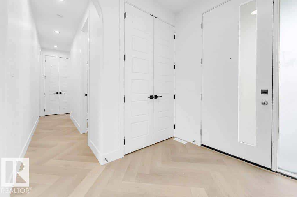 16840 33 AV SW — Edmonton, Alberta - Photo 4 of 48