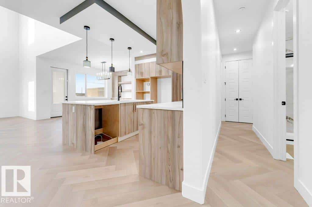 16840 33 AV SW — Edmonton, Alberta - Photo 5 of 48