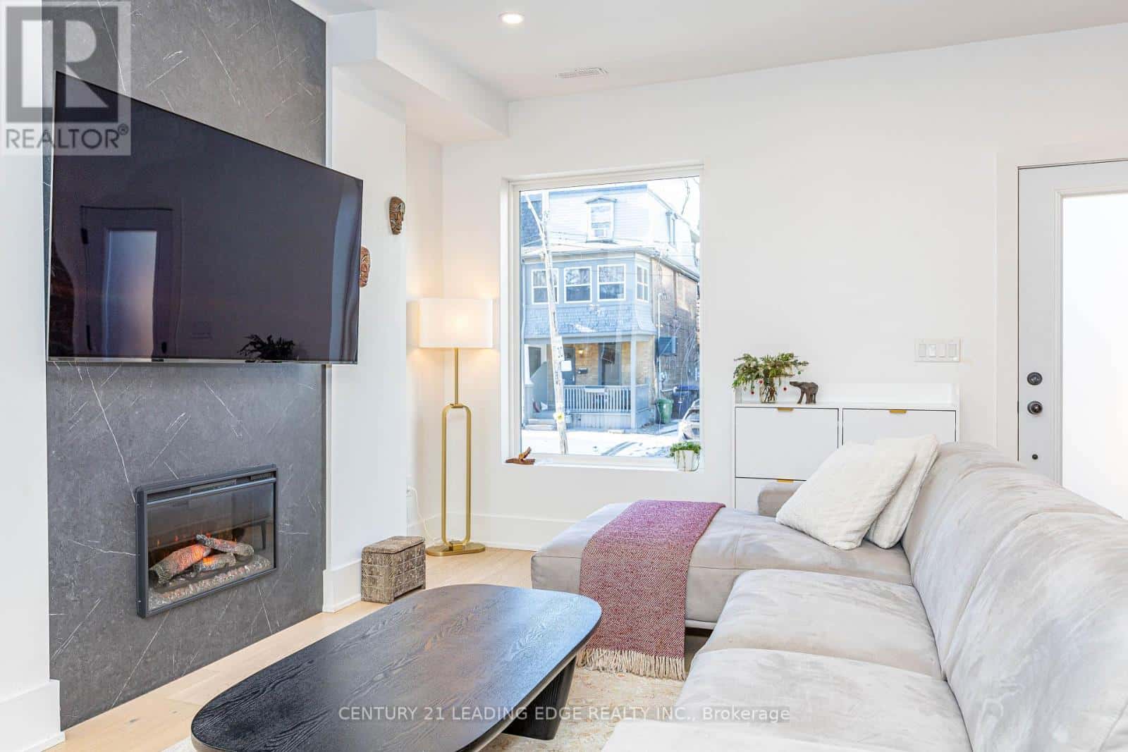 261 HOWLAND AVENUE — Toronto (Annex), Ontario - Photo 4 of 49