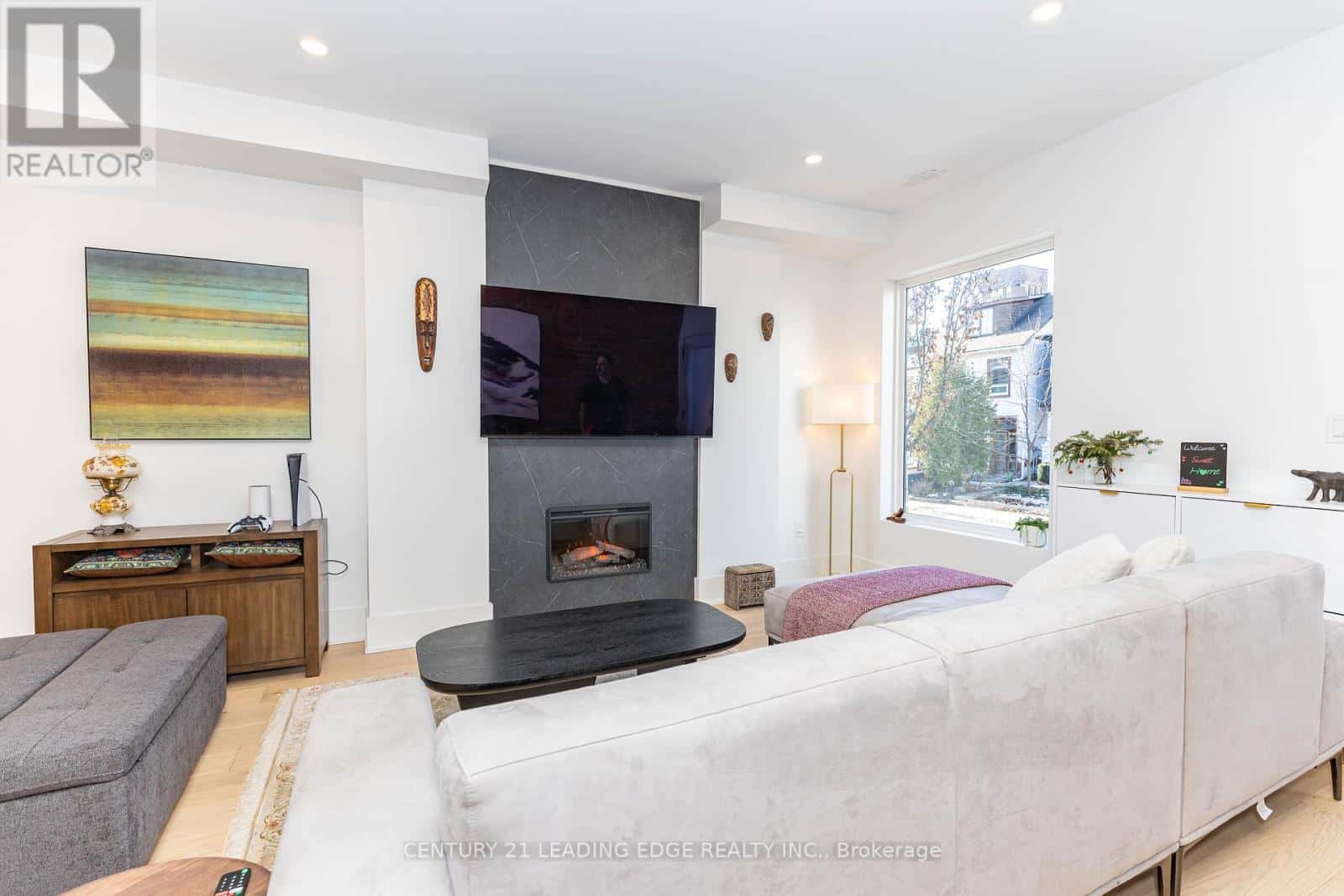 261 HOWLAND AVENUE — Toronto (Annex), Ontario - Photo 5 of 49