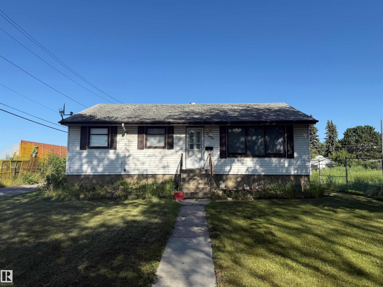 12425 126 ST NW — Edmonton, Alberta - Main photo