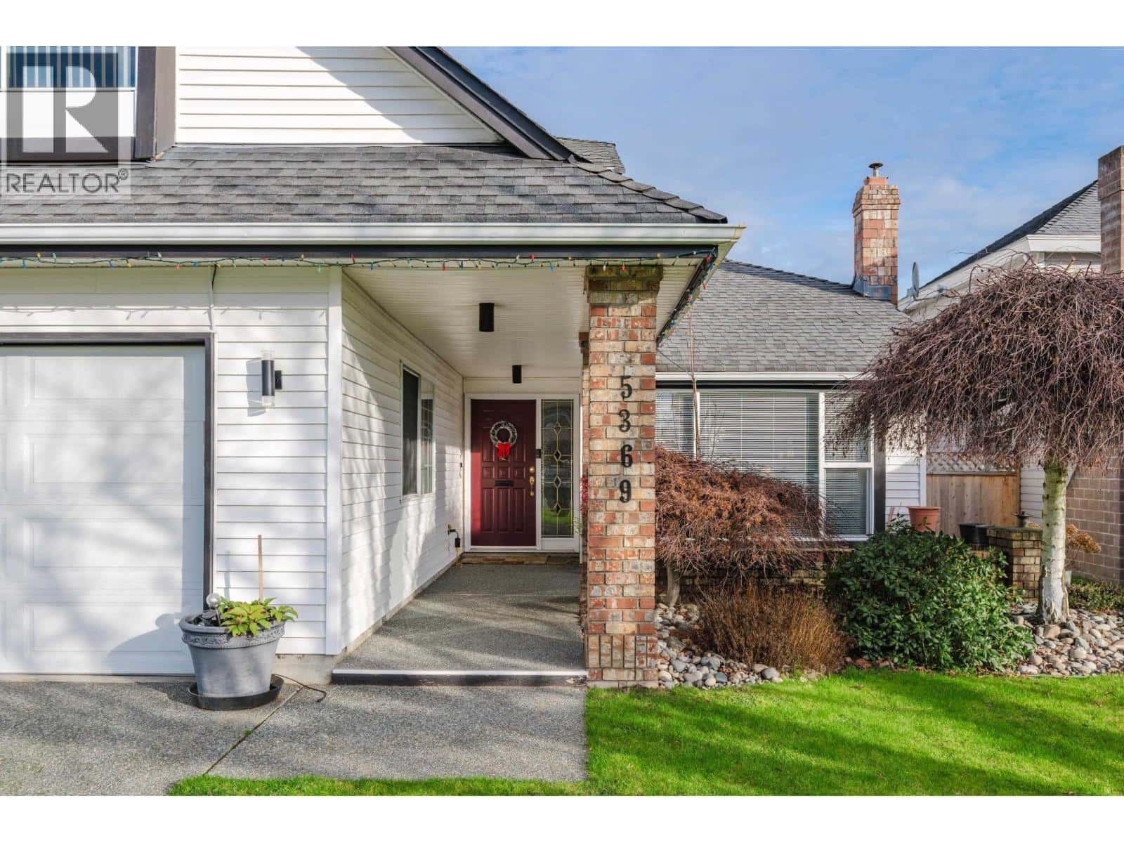 5369 LAUREL WAY — Delta, British Columbia - Photo 2 of 39