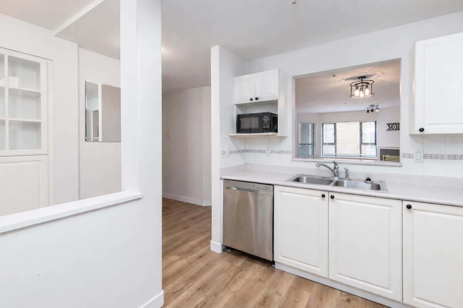 201 15241 18 AVENUE — Surrey, British Columbia - Photo 5 of 29