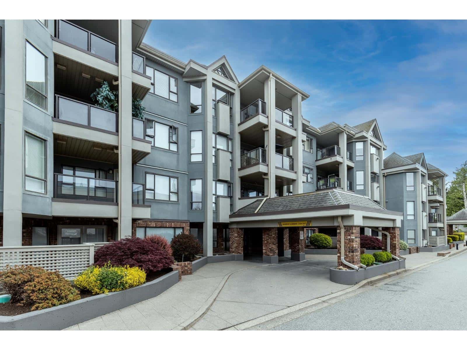 201 15241 18 AVENUE — Surrey, British Columbia - Photo 2 of 29