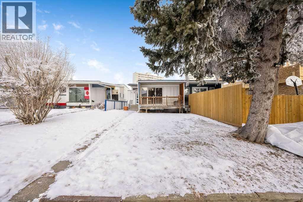 706 68 Avenue SW — Calgary, Alberta - Photo 2 of 26