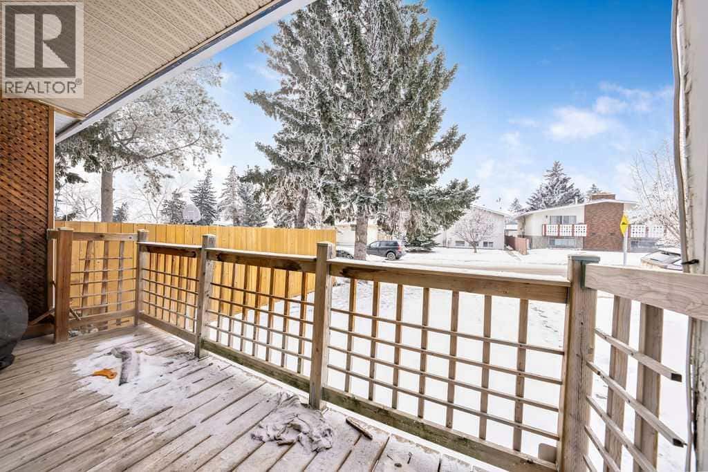 706 68 Avenue SW — Calgary, Alberta - Photo 3 of 26