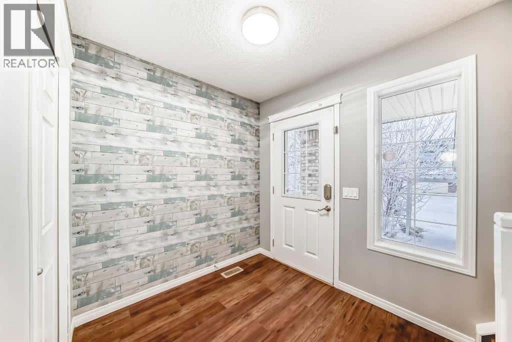 340 Morningside Crescent SW — Airdrie, Alberta - Photo 5 of 50