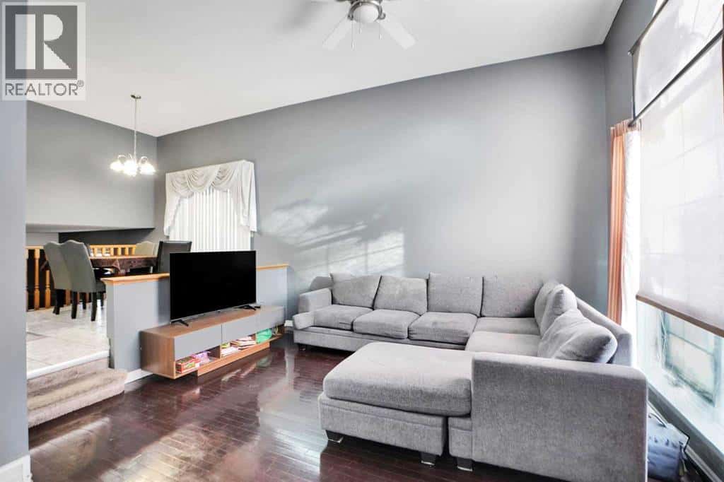 6934 Laguna Way NE — Calgary, Alberta - Photo 5 of 50