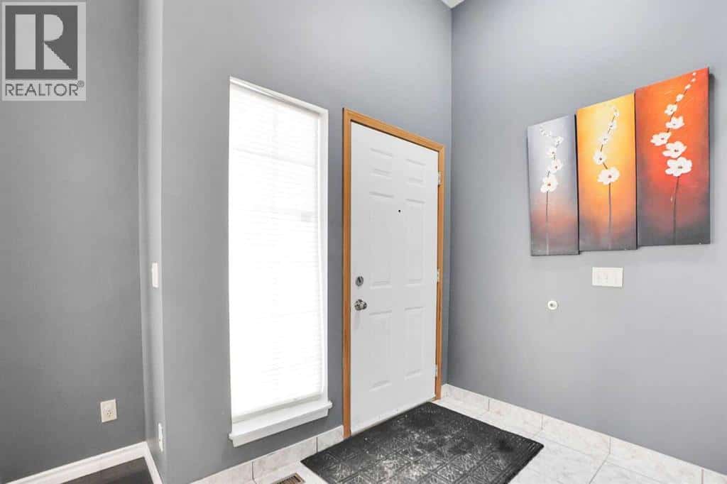 6934 Laguna Way NE — Calgary, Alberta - Photo 4 of 50