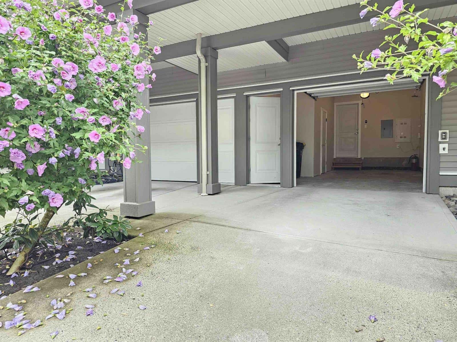 122 5888 144 STREET — Surrey, British Columbia - Photo 3 of 27