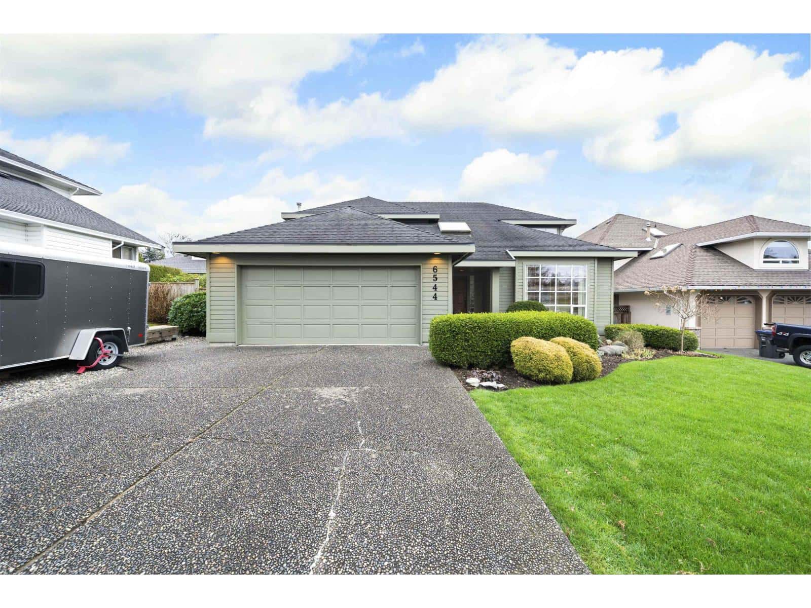 6544 CLAYTONHILL GROVE — Surrey, British Columbia - Photo 2 of 40