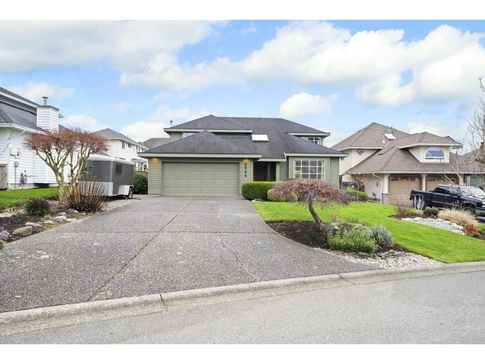 6544 CLAYTONHILL GROVE — Surrey, British Columbia - Photo 3 of 40