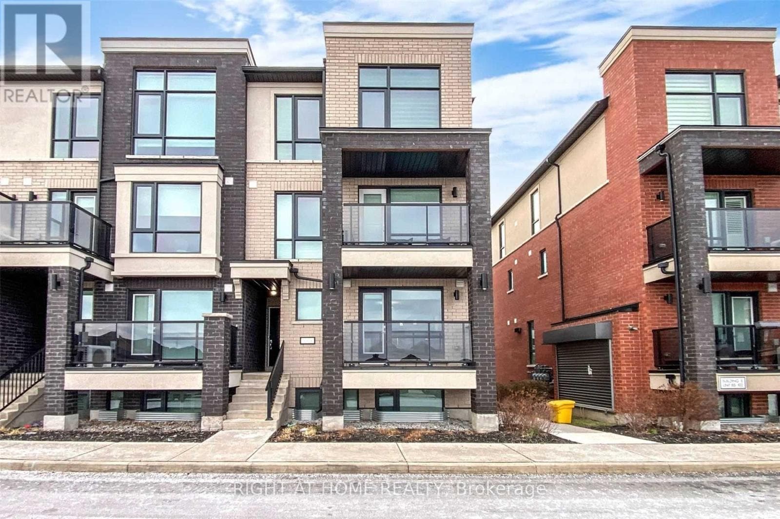 82 - 100 DUFAY ROAD — Brampton (Northwest Brampton), Ontario - Main photo