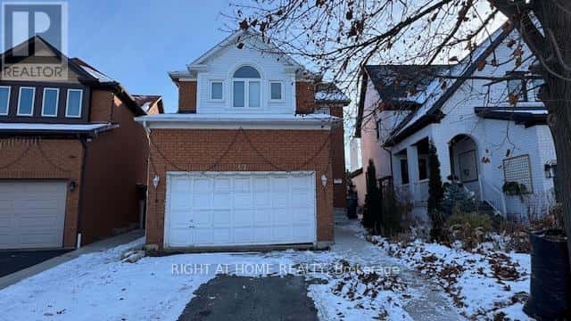 67 SAL CIRCLE — Brampton (Sandringham-Wellington), Ontario - Photo 2 of 12