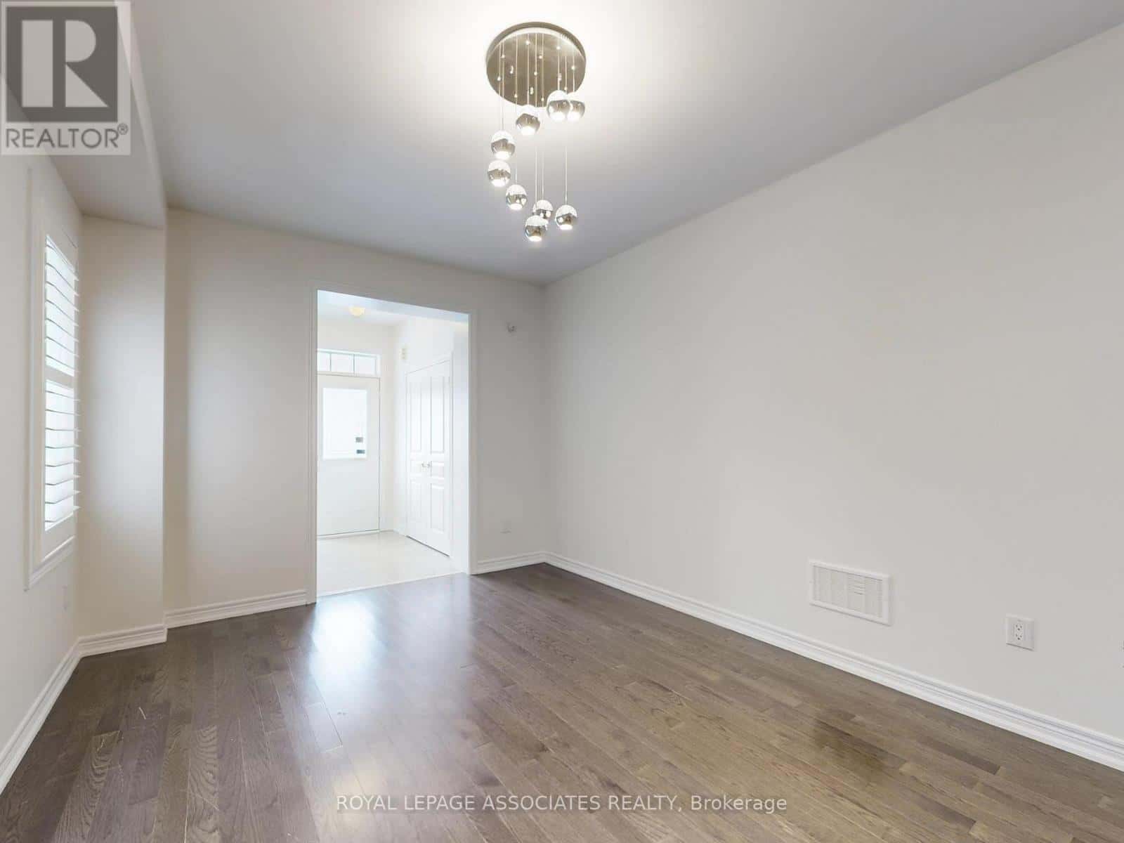 10 LLOYD CRESCENT — Brampton (Northwest Brampton), Ontario - Photo 4 of 50