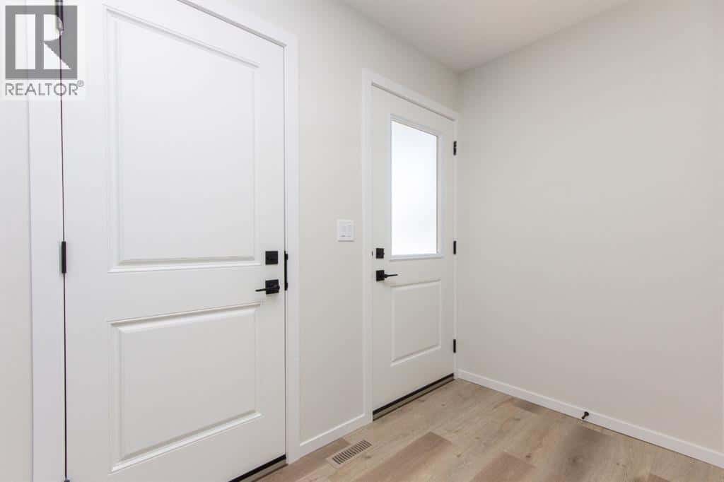 17 Trinity Street — Lacombe, Alberta - Photo 2 of 19