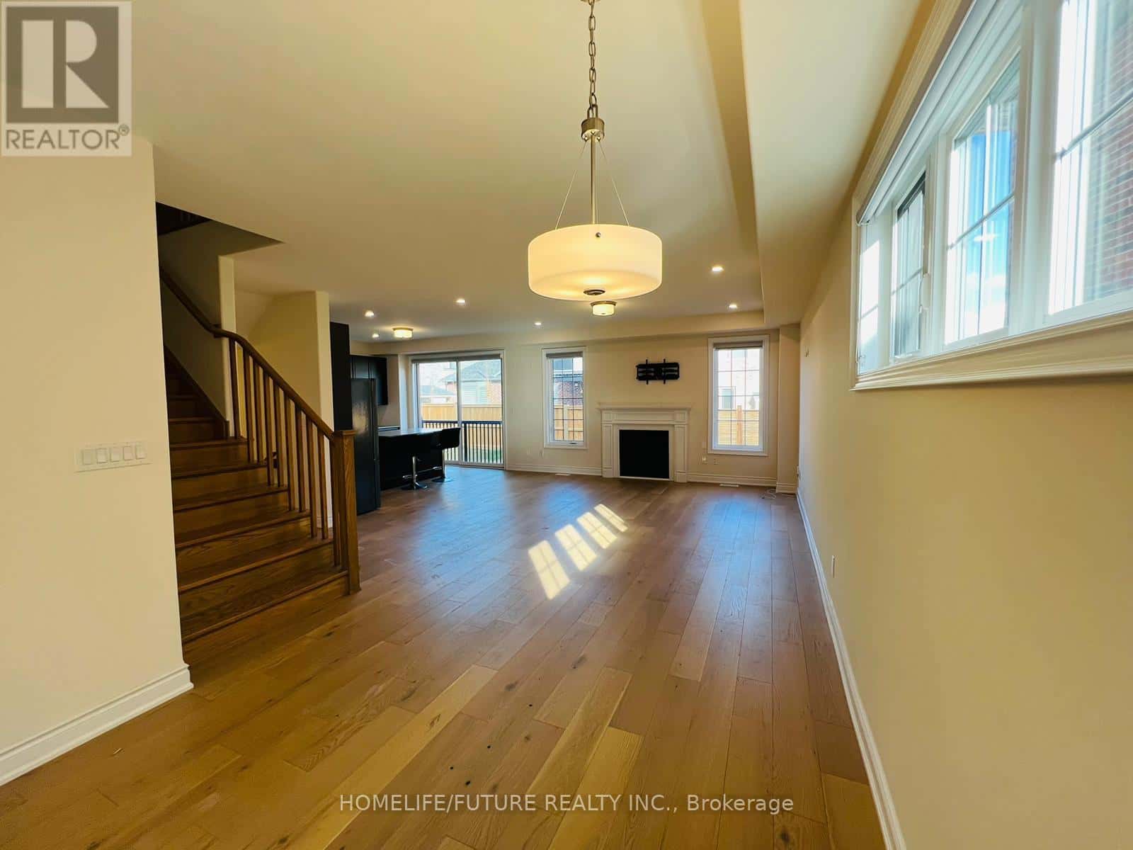 9 FAIRHURST STREET — Port Hope, Ontario - Photo 2 of 23