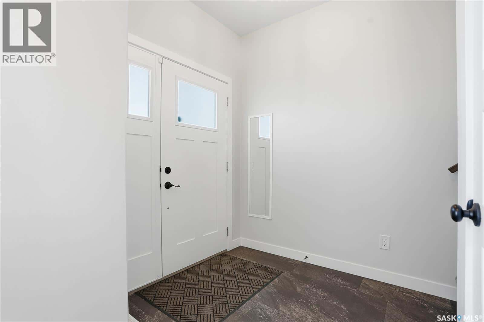 966 McFaull MANOR — Saskatoon, Saskatchewan - Photo 3 of 45