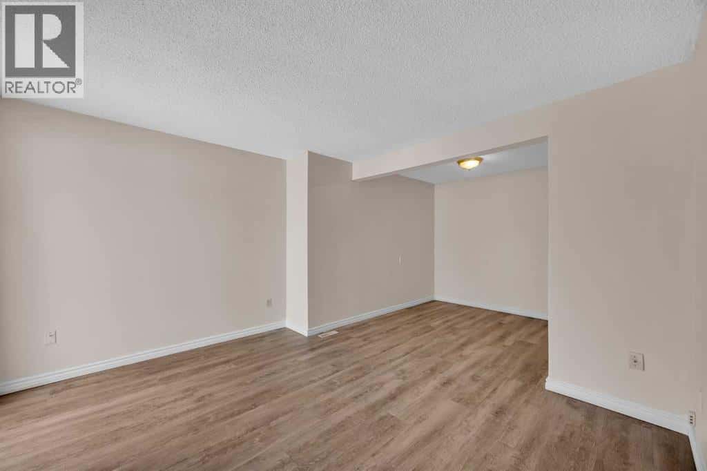 3, 2519 38 Street NE — Calgary, Alberta - Photo 5 of 26