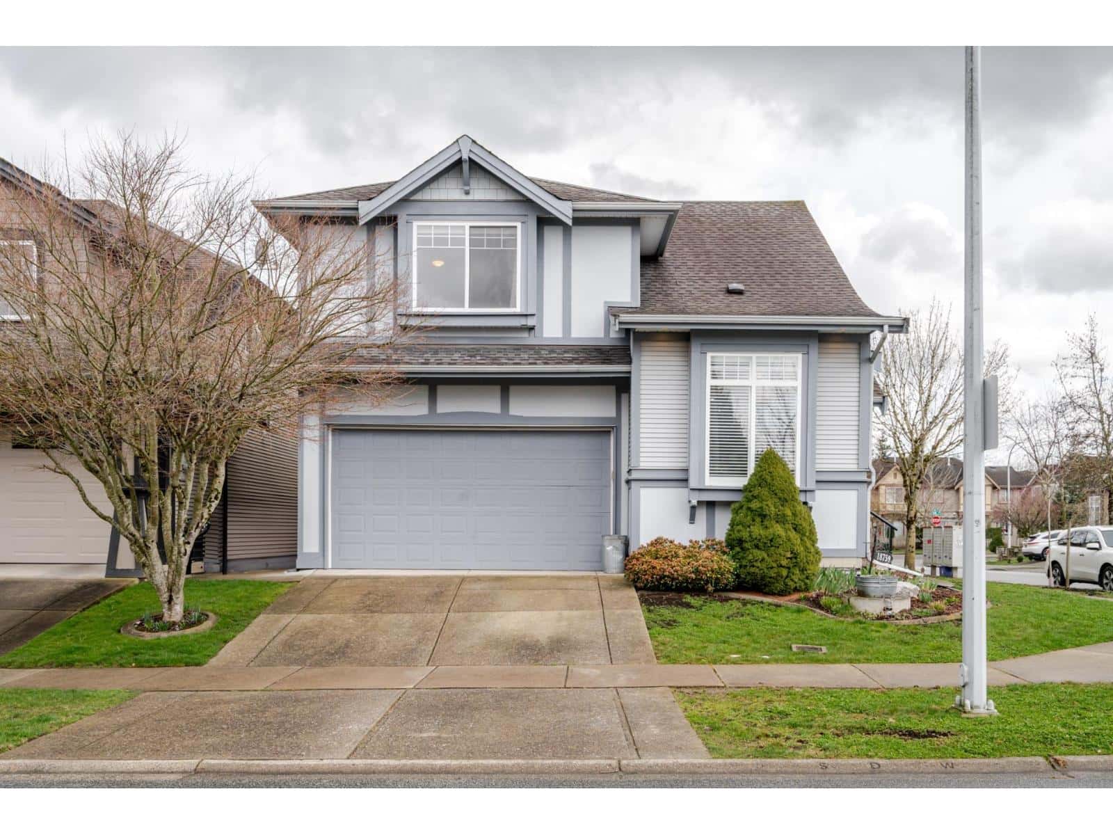 18759 66 AVENUE — Surrey, British Columbia - Photo 2 of 40