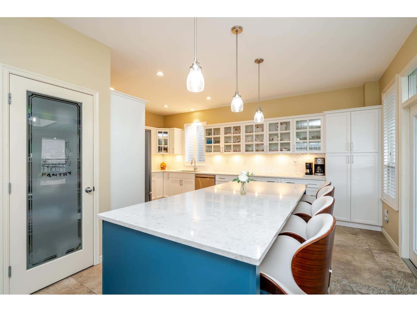 18759 66 AVENUE — Surrey, British Columbia - Photo 4 of 40