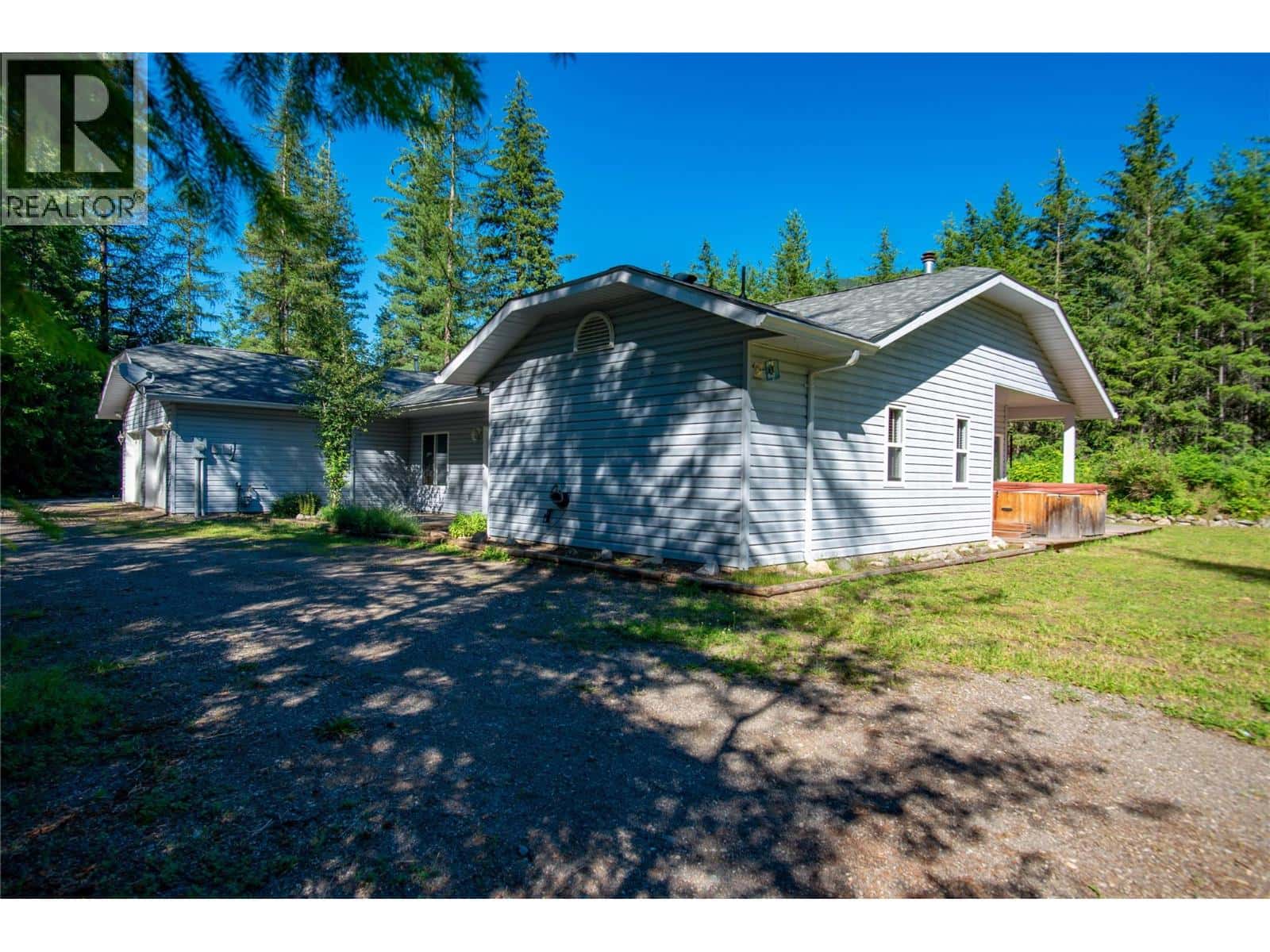 2222 JENISA Road — Castlegar, British Columbia - Photo 4 of 35