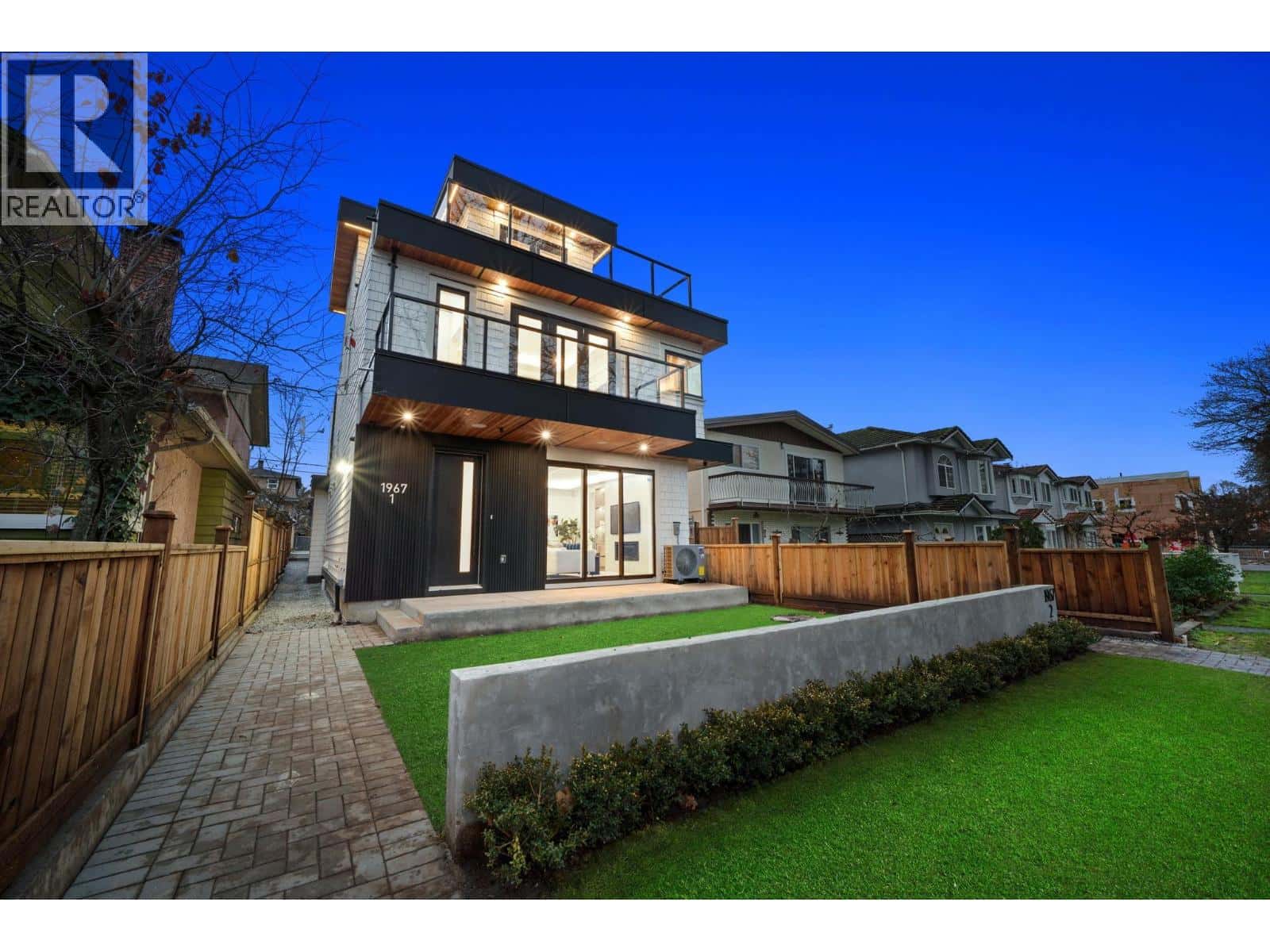 1 1967 E 13TH AVENUE — Vancouver, British Columbia - Photo 2 of 38