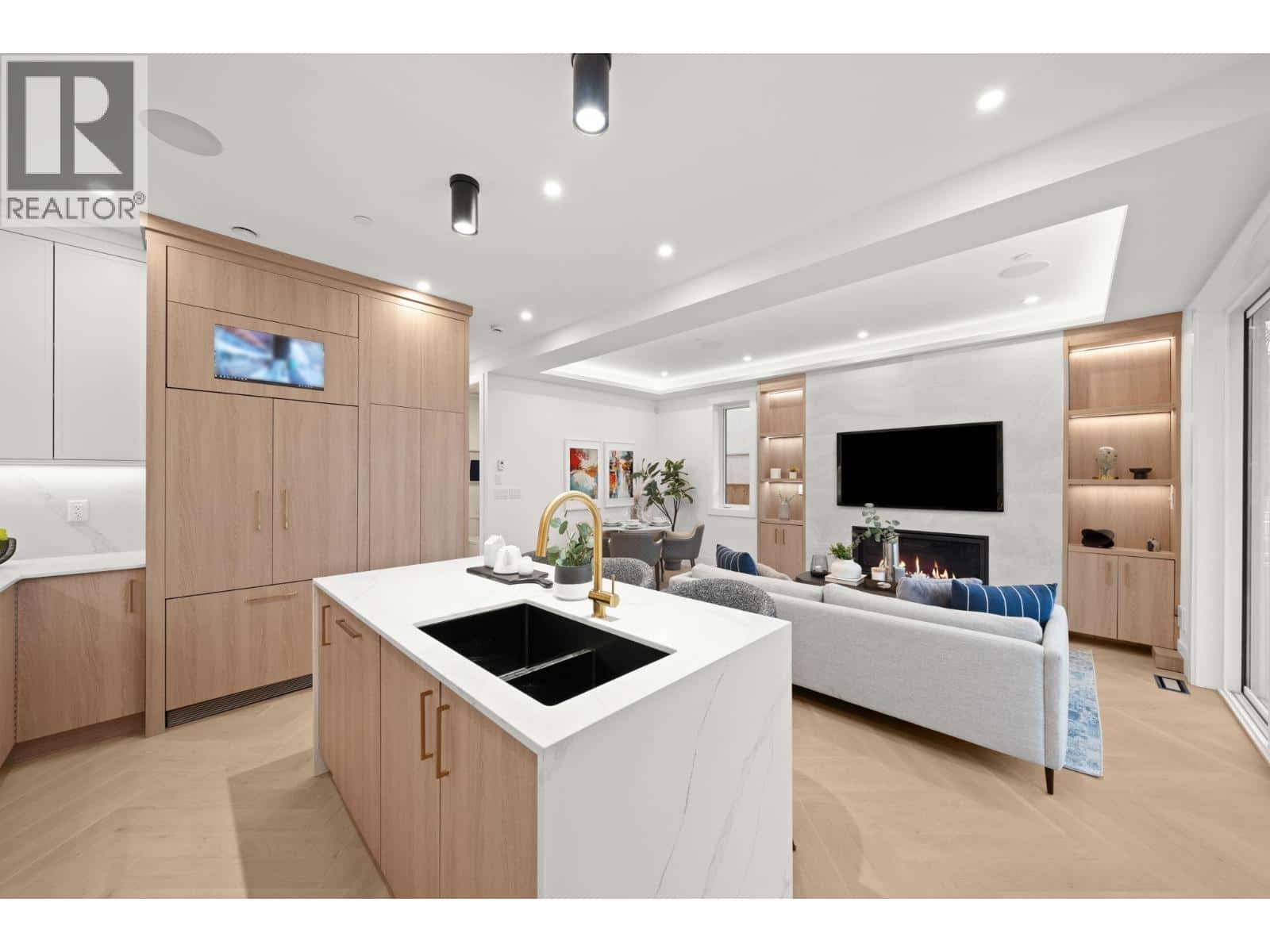 1 1967 E 13TH AVENUE — Vancouver, British Columbia - Photo 5 of 38