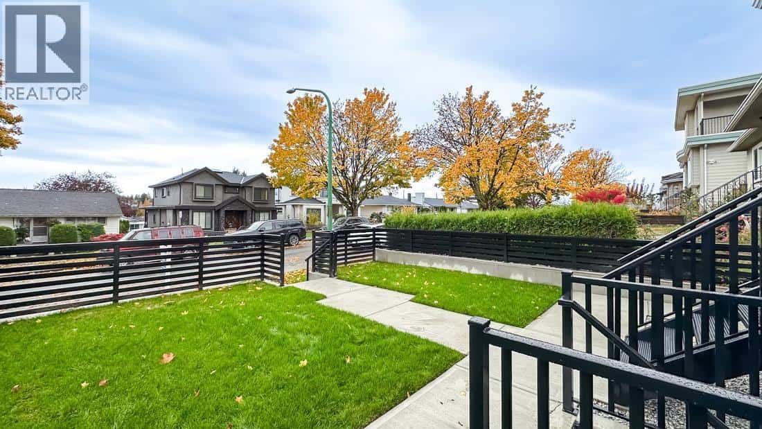 3927 FOREST STREET — Burnaby, British Columbia - Photo 3 of 37