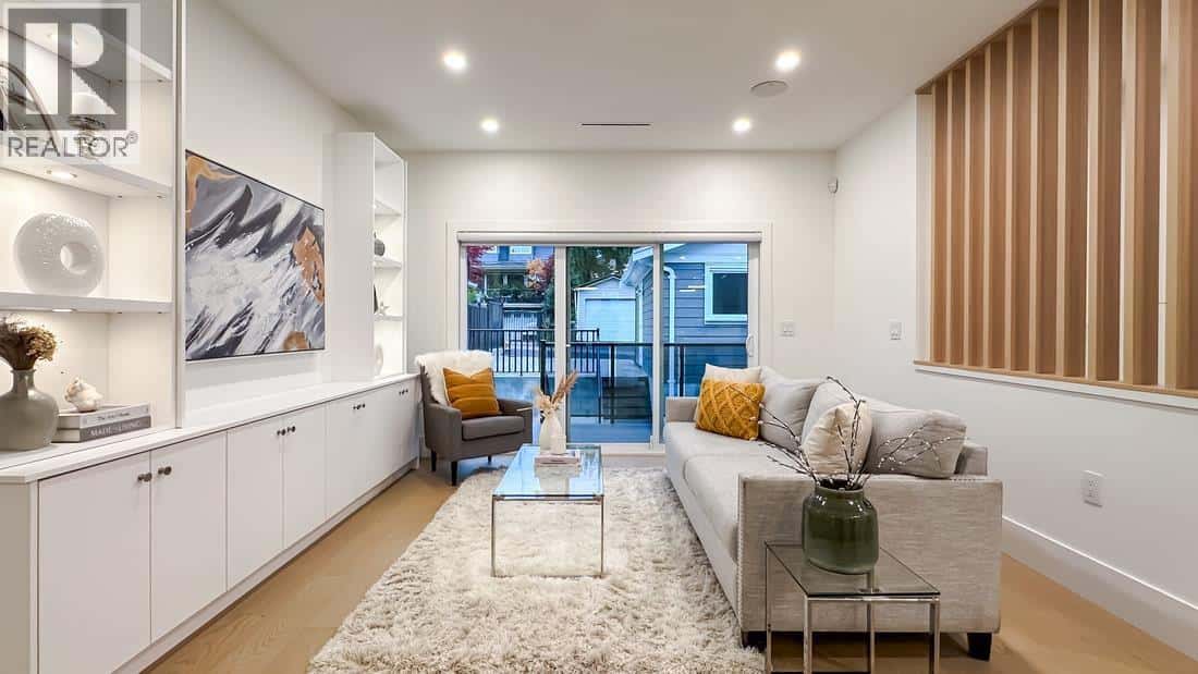 3927 FOREST STREET — Burnaby, British Columbia - Photo 5 of 37