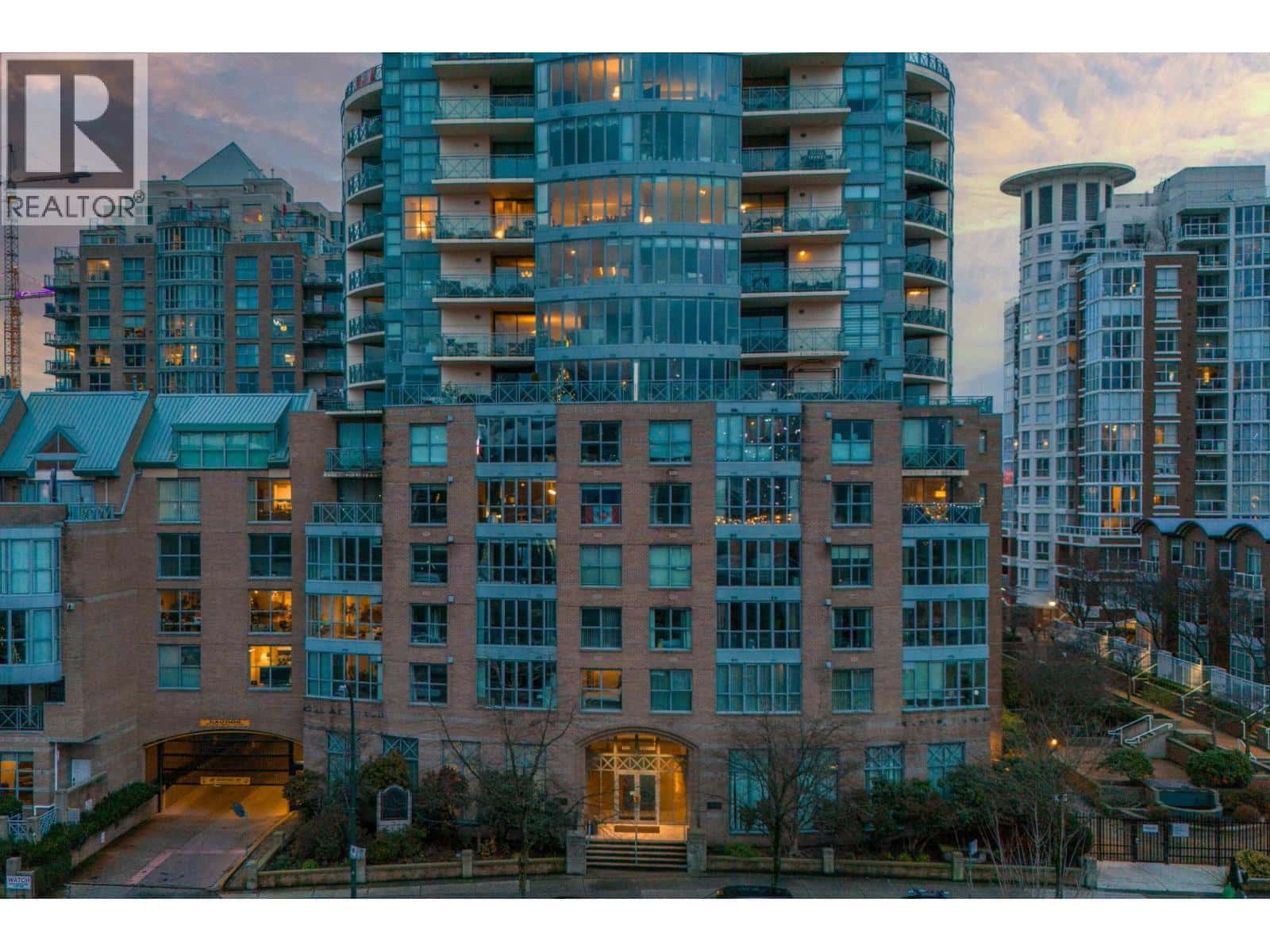 202 1188 QUEBEC STREET — Vancouver, British Columbia - Photo 3 of 36