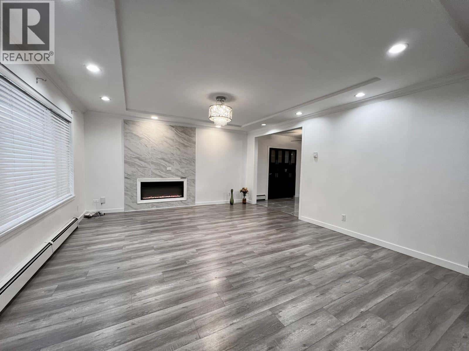 7768 18TH AVENUE — Burnaby, British Columbia - Photo 3 of 28