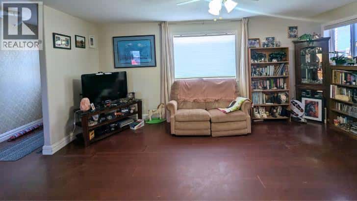 119 47 Street W — Claresholm, Alberta - Photo 5 of 30