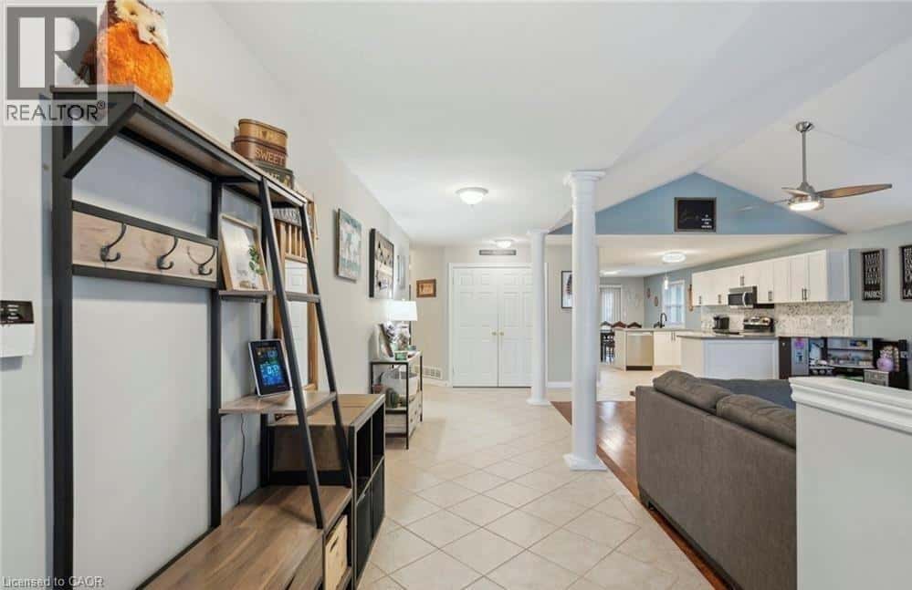 996 BEACH Boulevard — Hamilton, Ontario - Photo 4 of 28