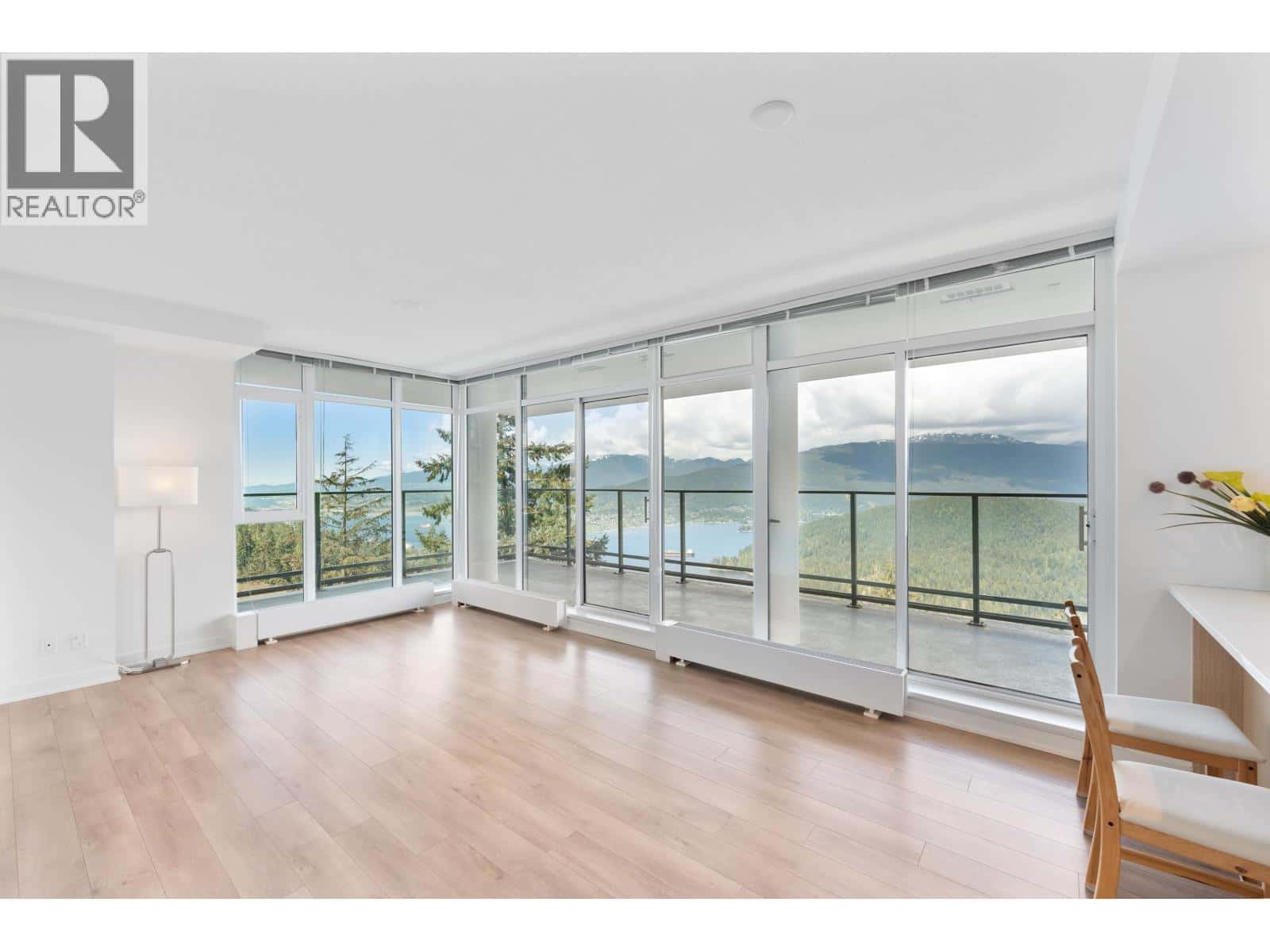 1106 8940 UNIVERSITY CRESCENT — Burnaby, British Columbia - Photo 4 of 30