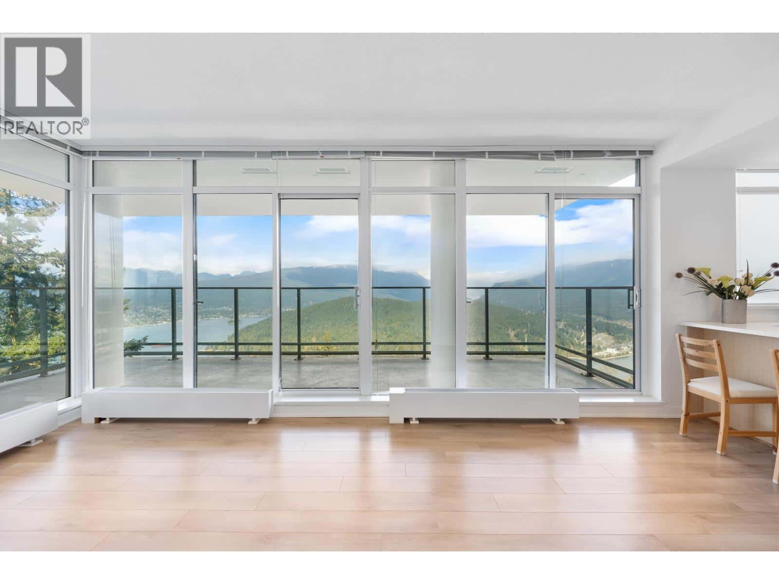 1106 8940 UNIVERSITY CRESCENT — Burnaby, British Columbia - Photo 5 of 30