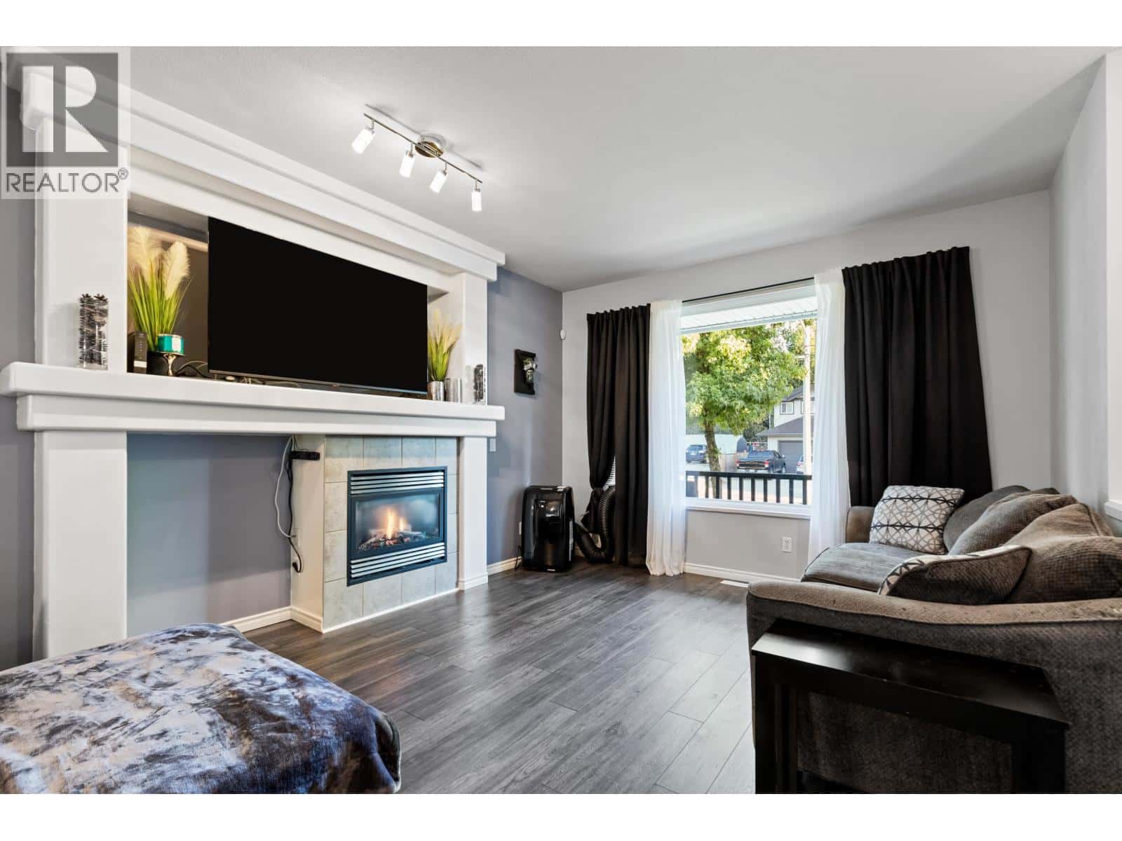 24107 102 AVENUE — Maple Ridge, British Columbia - Photo 4 of 39