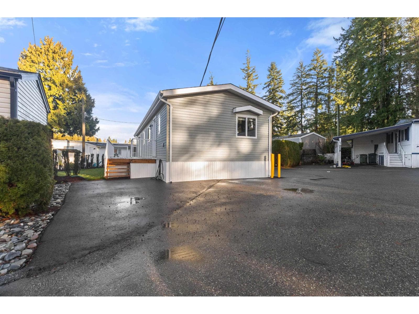 19 24330 FRASER HIGHWAY — Langley, British Columbia - Main photo