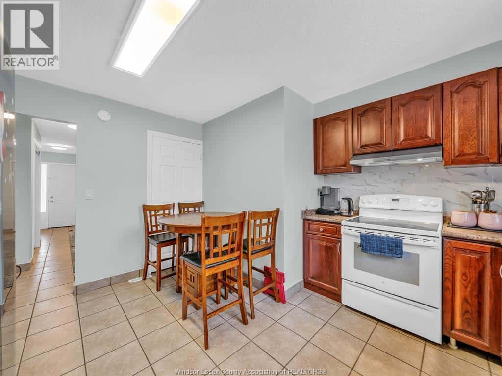 3038 BRIMLEY — Windsor, Ontario - Photo 4 of 49