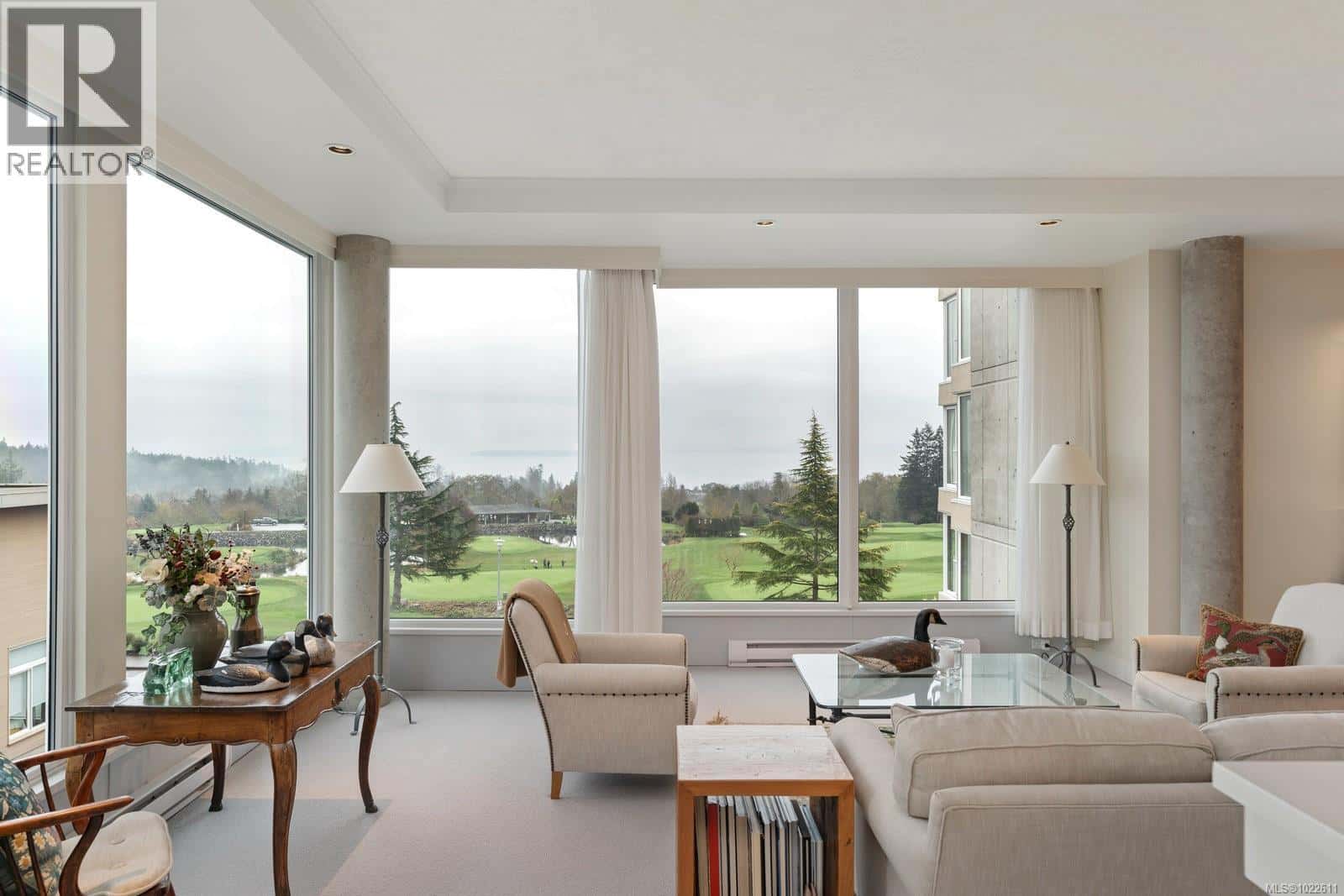 304 5350 Sayward Hill Cres — Saanich, British Columbia - Photo 2 of 34