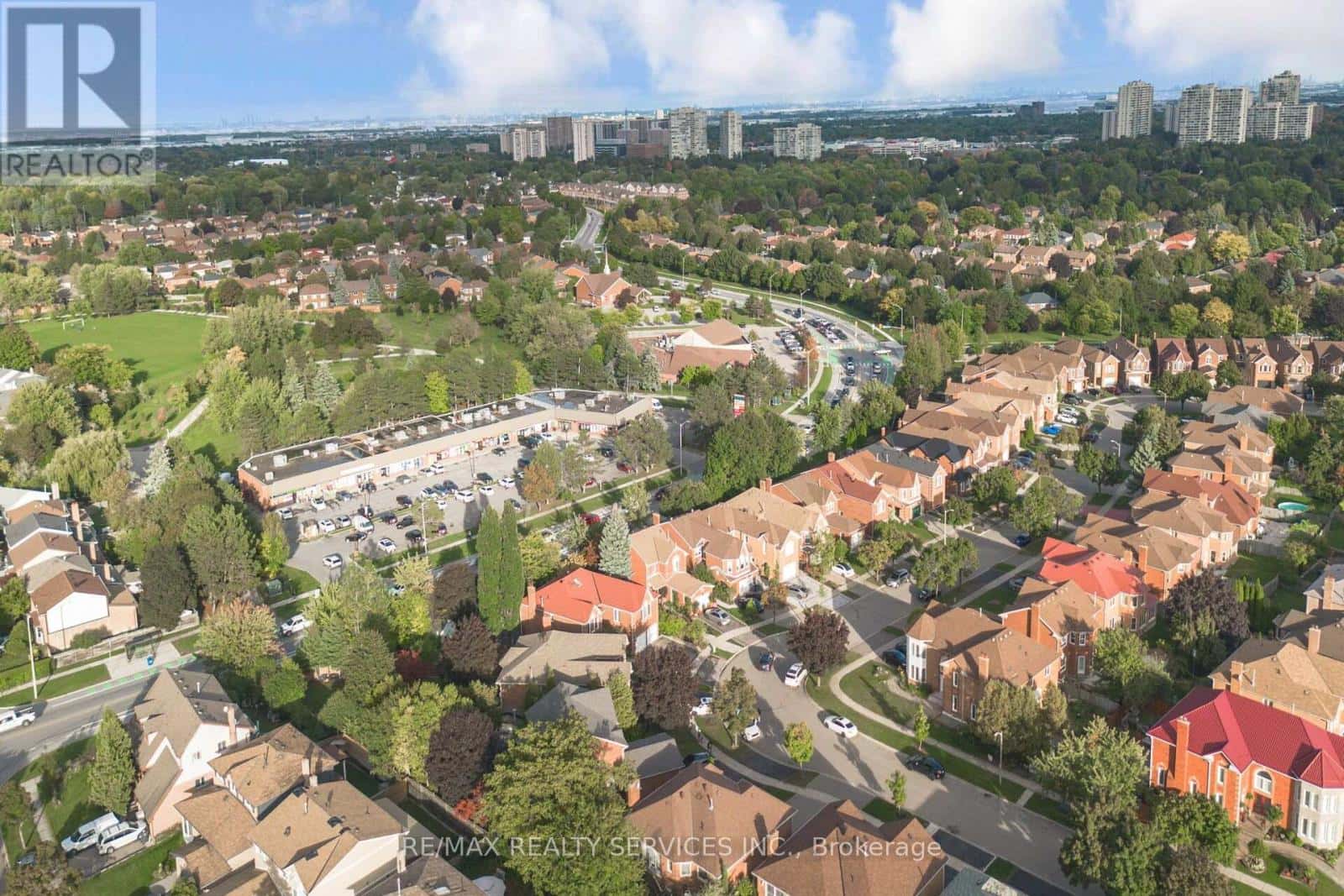 74 LEEWARD DRIVE N — Brampton (Westgate), Ontario - Photo 3 of 50