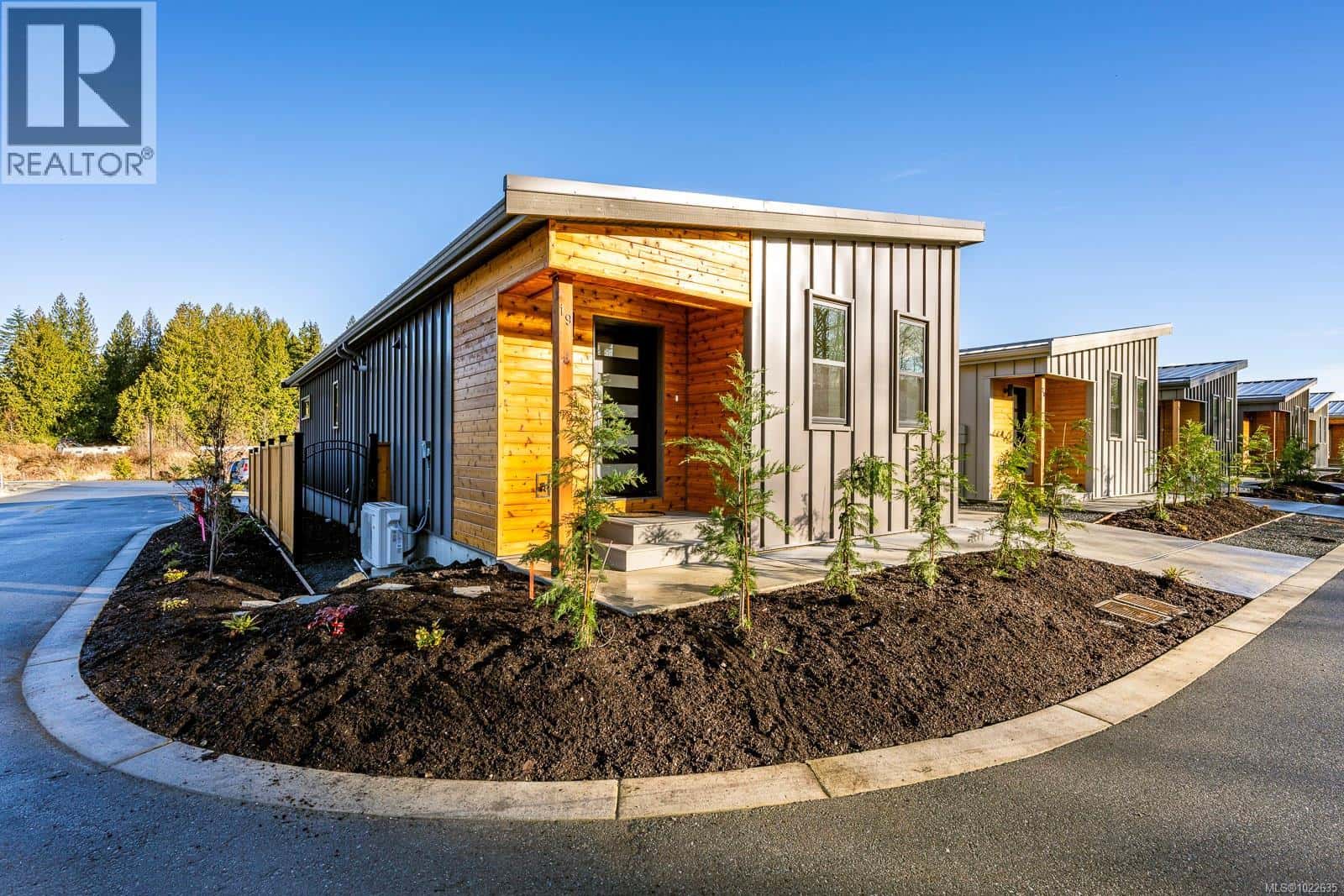 22 3025 Royston Rd — Cumberland, British Columbia - Photo 2 of 38