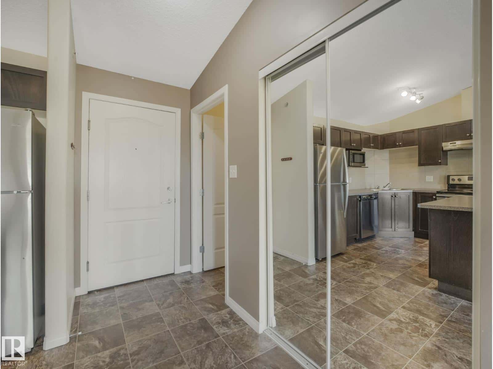 #423 1520 Hammond Gate NW — Edmonton, Alberta - Photo 4 of 44