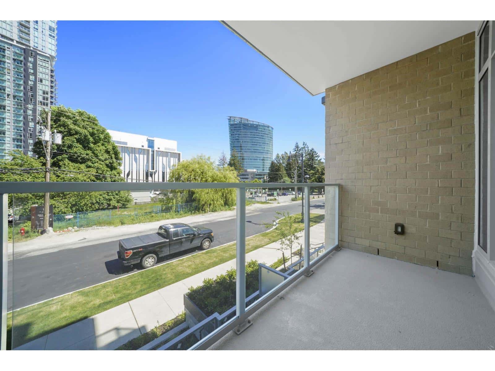 8 13350 CENTRAL AVENUE — Surrey, British Columbia - Photo 4 of 36